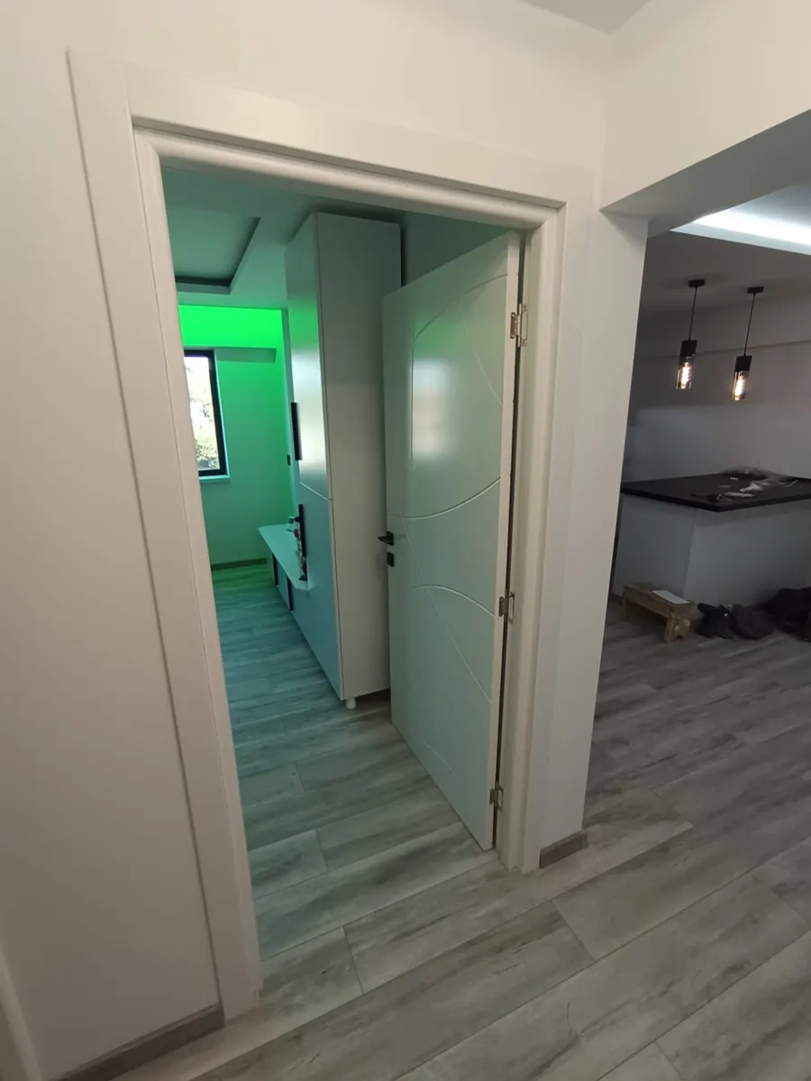 Pasillo y puertas nuevas